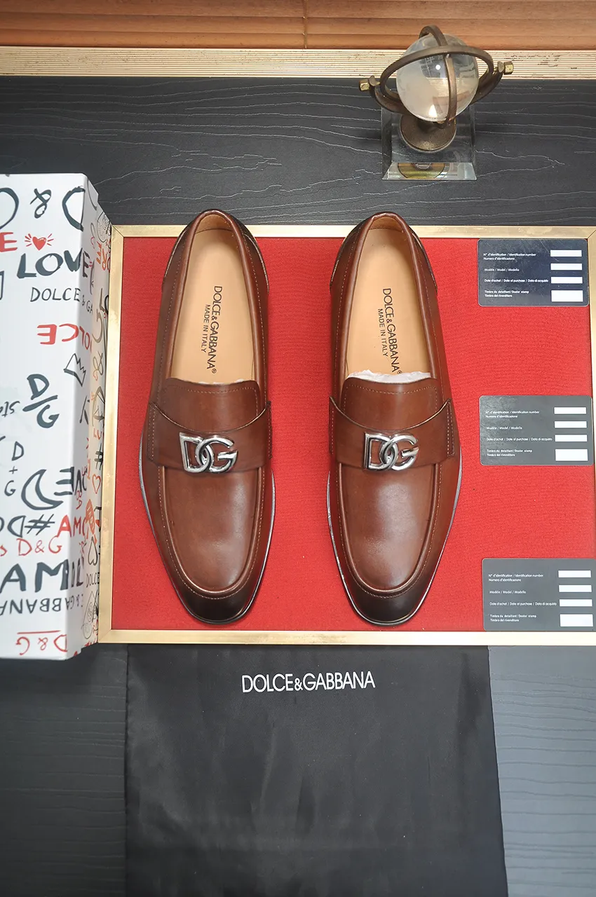 Men's men's shoes 💰500💶🌲 DG top 🔍🔍Men's new leather shoes 🚹 are on sale at the same time at the counter ⚠The uppers are imported cowhide from Italy, the entire imported cowhide lining, imported accessories 💪💪, completely 1⃣️ vs 1⃣️ replica 🇮 🇹💪💪, ⚠Sole: The original sole is specially provided by the original factory, the exclusive movable molded sole is super comfortable, ⚠The original factory follows the order, 🔍🔍high quality, you can enter and exit the counter at will, welcome to compare ⚠Size: 38-44 (45 customized)